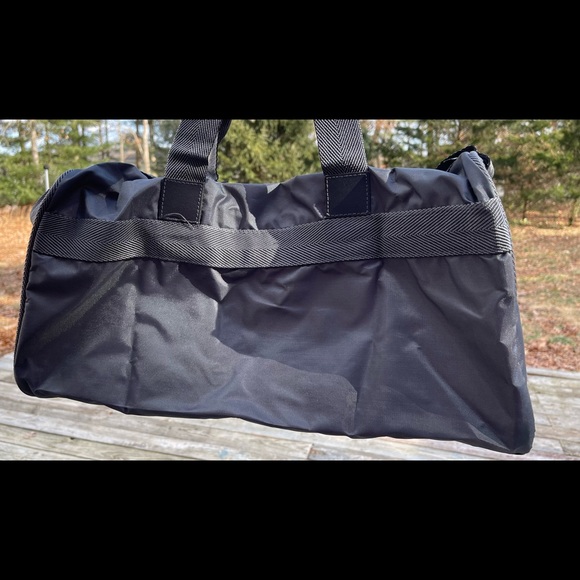 Retro Pierre Cardin Gym bag, carry on, duffle bag with shoulder strap Grey NWT - Picture 7 of 15